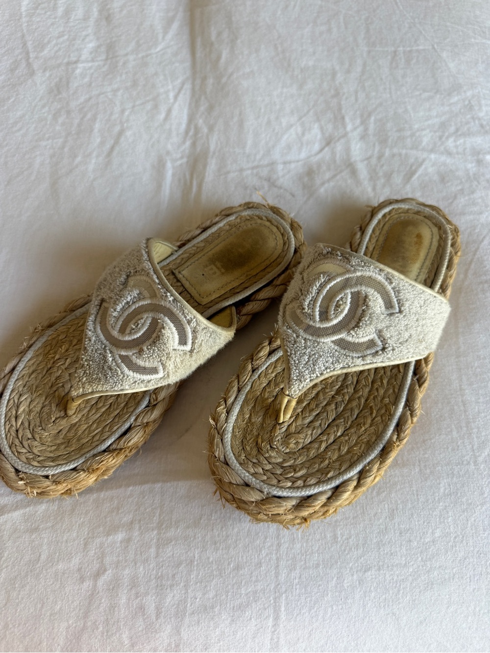 CHANEL Cream Rope Logo Thong Espadrille Slides - Picture 2 of 4